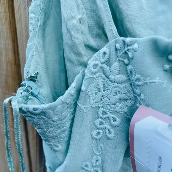 LUSH SCALLOP EYELET LACE ROMPER - Picture 9 of 10